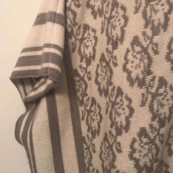 Ann Taylor gray and white drape sweater - Picture 7 of 7